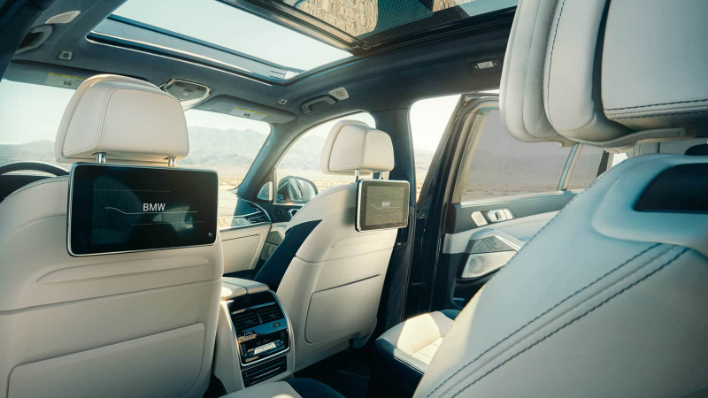 Illustration for article titled The 2019 BMW X7 starts at $73,900